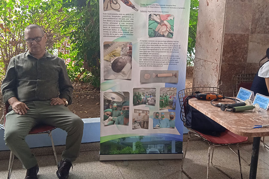 El Dr. Ángel Serafín Camacho Gómez expuso sus aportes a la neurocirugía pediátrica.