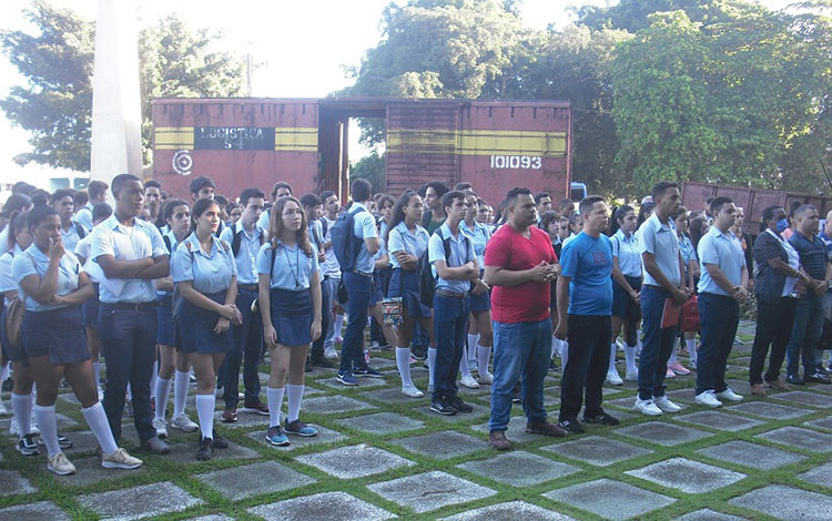 Estudiantes de duodécimo grado en el acto nacional de compromiso de ingreso a la Educación Superior. Estudiantes de duodécimo grado en el acto nacional de compromiso de ingreso a la Educación Superior.