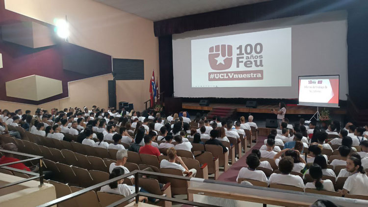Sesión plenaria de la Asamblea X Congreso de la FEU en la Universidad Central «Marta Abreu » de Las Villas. Sesión plenaria de la Asamblea X Congreso de la FEU en la Universidad Central «Marta Abreu » de Las Villas.