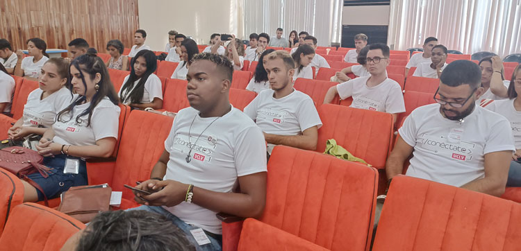 Participantes en el Encuentro Nacional de Comunicación de la FEU. Participantes en el Encuentro Nacional de Comunicación de la FEU.
