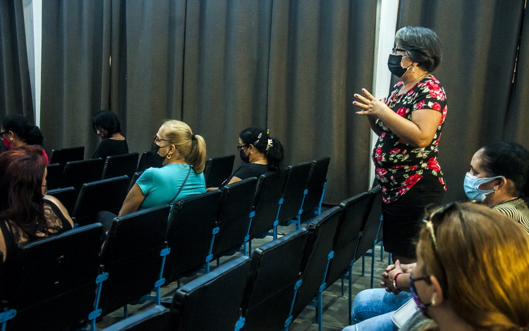En los debates sostenidos en la Inpud, las mujeres destacaron la necesidad de promover encuentros similares en las delegaciones de la FMC, para motivar a las federadas a asumir un mayor rol en la sociedad. (Foto: Carolina Vilches Monzón) Encuentro de mujeres trabajadoras de la industria.