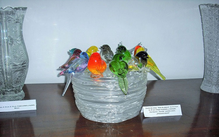 Nido de Pájaros, obra obsequiada a Fidel Checoslovaquia, y que fuera donada por el estadista a los museos cubanos. Nido de Pájaros, obra obsequiada a Fidel Checoslovaquia, y que fuera donada por el estadista a los museos cubanos.