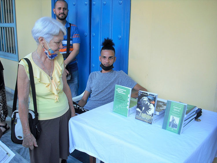 Venta de libros sobre Fidel. Venta de libros sobre Fidel.