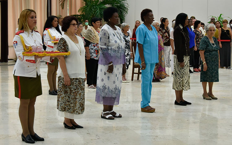 Mujeres cubanas condecoradas. Mujeres cubanas condecoradas.