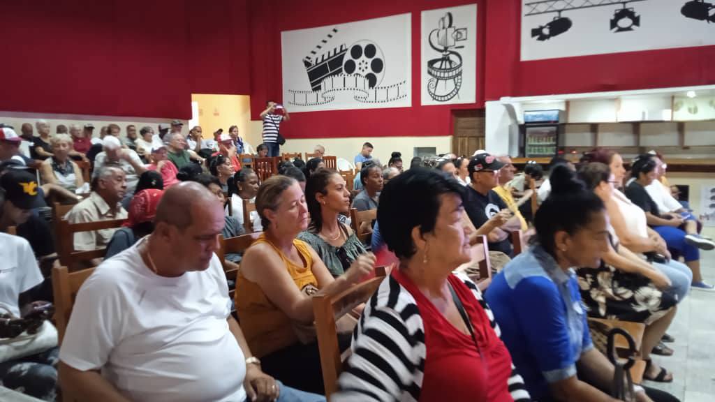 Participantes en el aeto de solidaridad con Venezuela.
