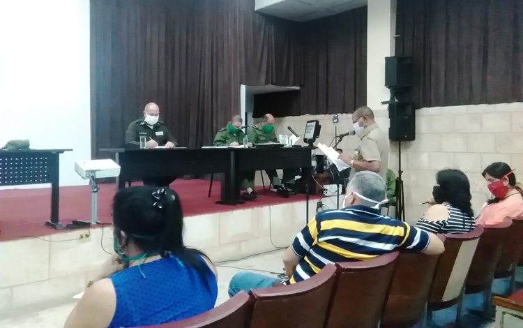 El doctor Jorge Eduardo Berrio íguila, director del Hospital Militar, informa la situación del día, con 9 pacientes en terapia intensiva El doctor Jorge Eduardo Berrio íguila, director del Hospital Militar, informa la situación del día, con 9 pacientes en terapia intensiva