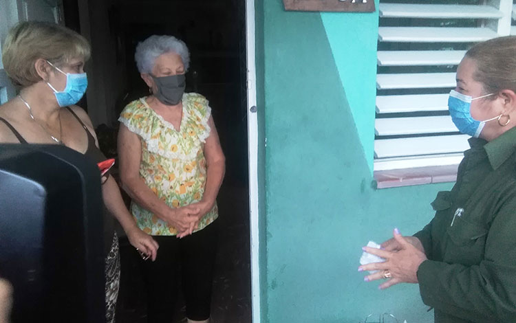 Adelina Rivero Morgado, madre de combatiente caído en el Servicio Militar. Adelina Rivero Morgado, madre de combatiente caído en el Servicio Militar.