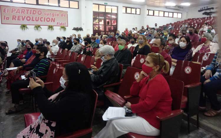 El teatro de la Escuela Provincial del PCC en Villa Clara acogió la inauguración del evento.