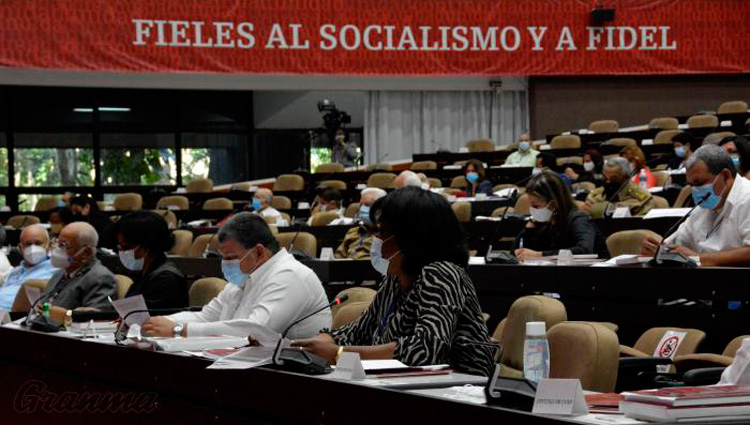 Delegados en la Comisión 1 del 8.o Congreso del Partido Comunista de Cuba.