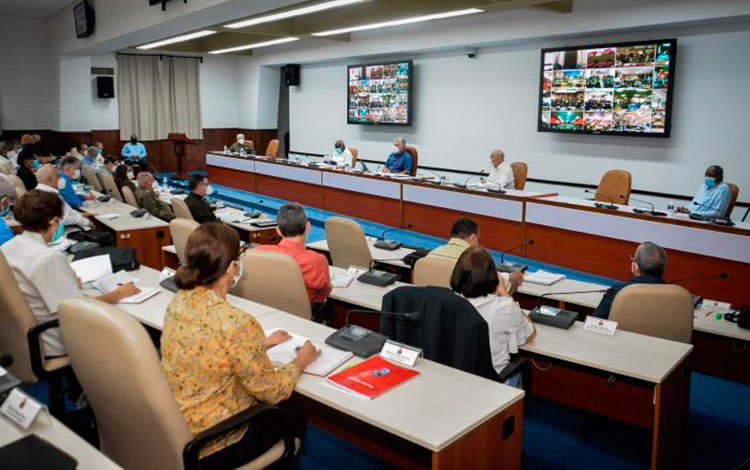 Videoconferencia con dirigentes de toda Cuba. Videoconferencia con dirigentes de toda Cuba.