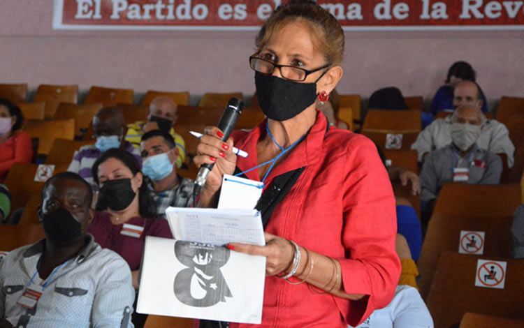 Arelys Lara Velázquez, militante del central Quintín Bandera, de Corralillo. Arelys Lara Velázquez, militante del central Quintín Bandera, de Corralillo.