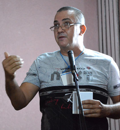 Edel Hernández, profesor de preuniversitario de Corralillo. Edel Hernández, profesor de preuniversitario de Corralillo.