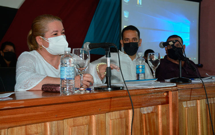 Yudí Rodríguez Hernández, primera secretaria del PCC en Villa Clara, interviene en la Asamblea de Balance de Quemado de Gí¼ines. Yudí Rodríguez Hernández, primera secretaria del PCC en Villa Clara, interviene en la Asamblea de Balance de Quemado de Gí¼ines.
