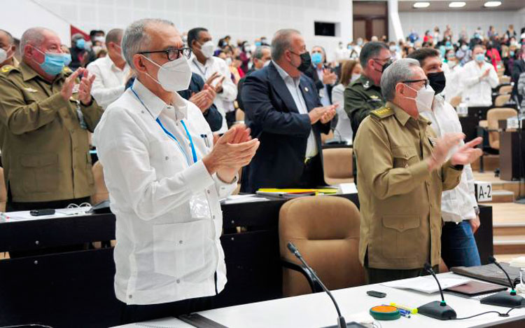 Díaz-Canel expresó: ¡Los convoco a pensar y actuar.iA estar a la altura de nuestro pueblo y de sus líderes históricos.iA trabajar con la mayor eficiencia, intensamente, pero sin agobio! Foto: Estudios Revolución Díaz-Canel expresó: ¡Los convoco a pensar y actuar.iA estar a la altura de nuestro pueblo y de sus líderes históricos.iA trabajar con la mayor eficiencia, intensamente, pero sin agobio! Foto: Estudios Revolución