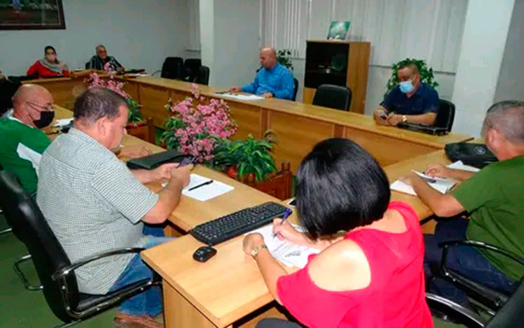 Reunión de cheque del programa de transformación integral de las comunidades.