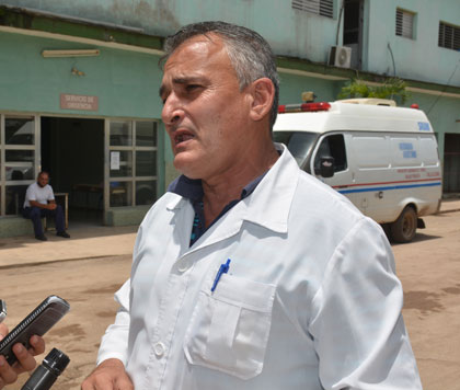 Dr. Yosvany Contino, subdirector de Asistencia Médica en Quemado de Gí¼ines. Dr. Yosvany Contino, subdirector de Asistencia Médica en Quemado de Gí¼ines.