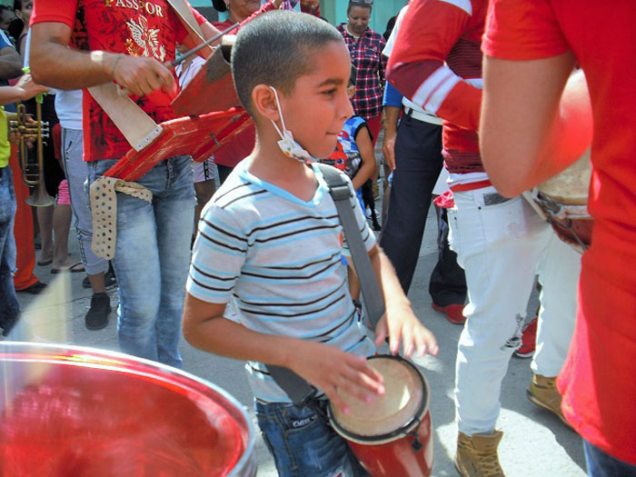 Músicos interpretan el clásico changí¼í parrandero. Músicos interpretan el clásico changí¼í parrandero.