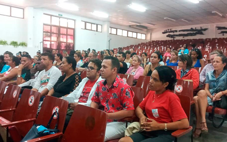 Acto de graduación de nuevos cuadros políticos en la Escuela Provincial del Partido Carlos Baliño, de Villa Clara. Acto de graduación de nuevos cuadros políticos en la Escuela Provincial del Partido Carlos Baliño, de Villa Clara.
