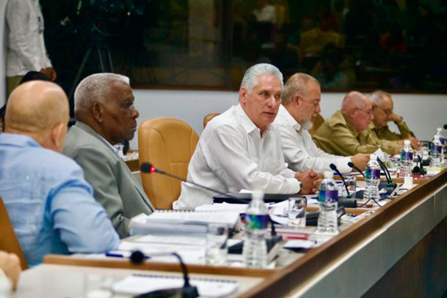 Miguel Díaz-Canel, primer secretario del CCPCC, y miembros del Buró Político.