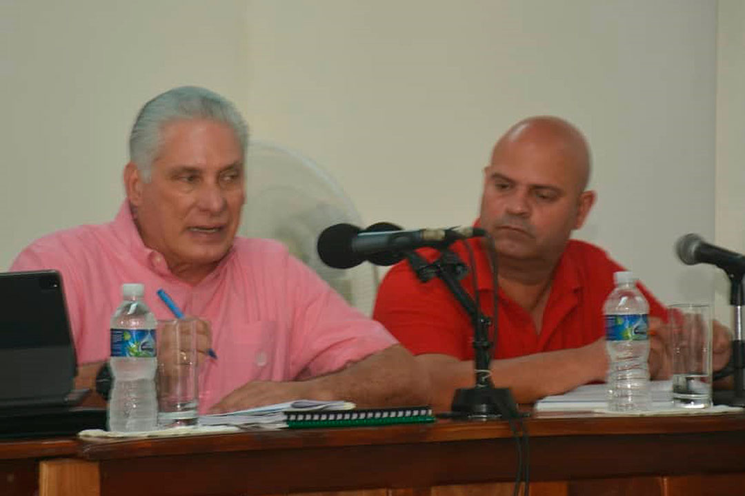 Miguel Díaz-Canel Bermúdez, primer secretario del CCPCC, y Osnay Miguel Colina Rodríguez, su primer secretario en Villa Clara.