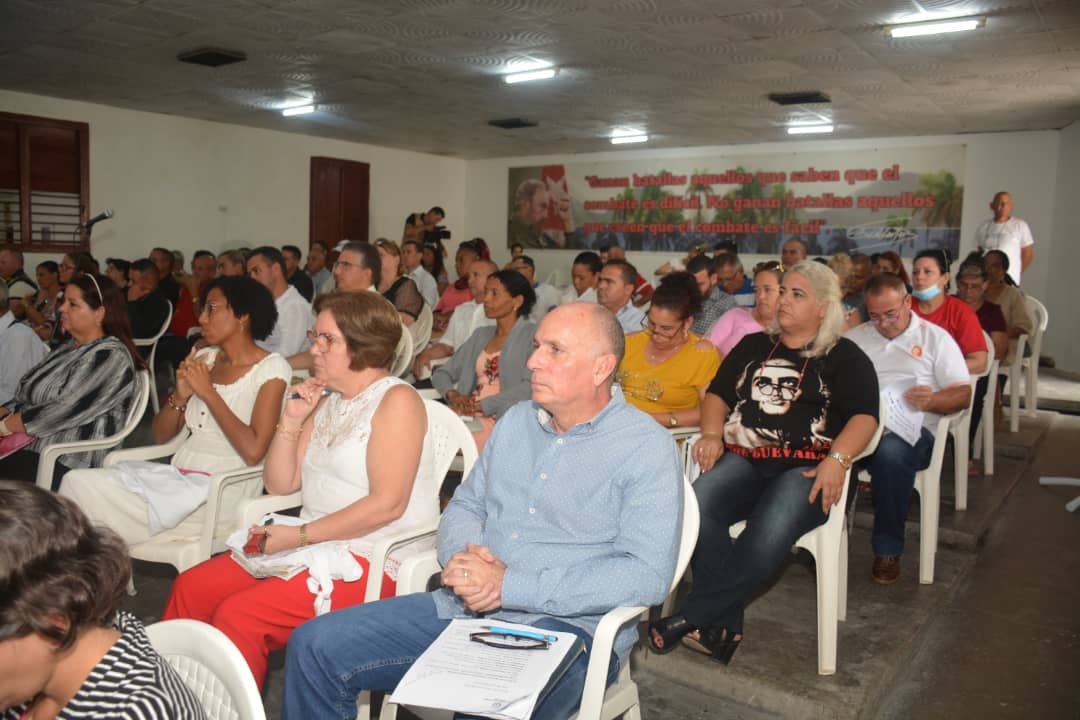 Participantes en el resumen de la visita de Díaz-Canel a Ranchuelo.