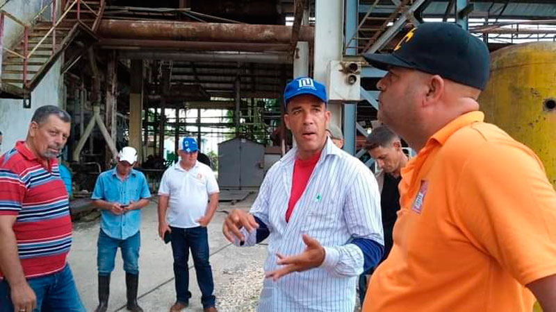 Primer secretario del Partido en Villa Clara visita la Empresa Azucarera Panchito Gómez Toro.