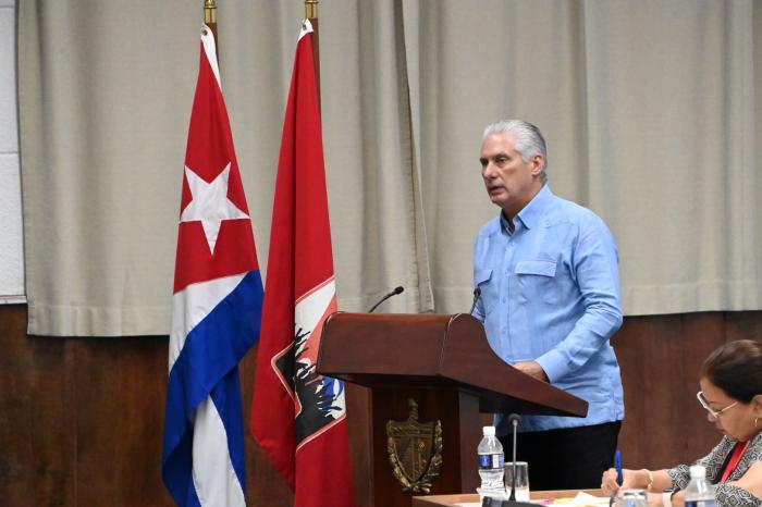  Miguel Díaz-Canel en el Pleno del Comité Central