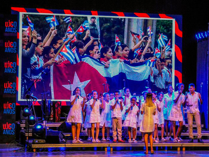 Gala por el aniversario 60 de la UJC. Gala por el aniversario 60 de la UJC.