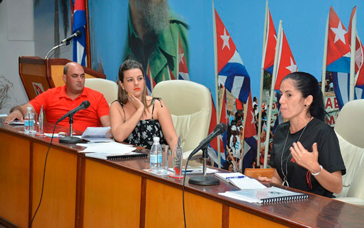 Yohana Torres Saco, primera secretaria del Comité Provincial de la UJC en Villa Clara, interviene en las conclusiones de la visita del Comité Nacional a la provincia. Yohana Torres Saco, primera secretaria del Comité Provincial de la UJC en Villa Clara, interviene en las conclusiones de la visita del Comité Nacional a la provincia.