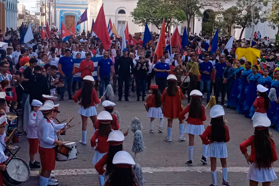 Delegados a la Asamblea Provincial XII Congreso de la UJC en Villa Clara en el parque Vidal, de Santa Clara.