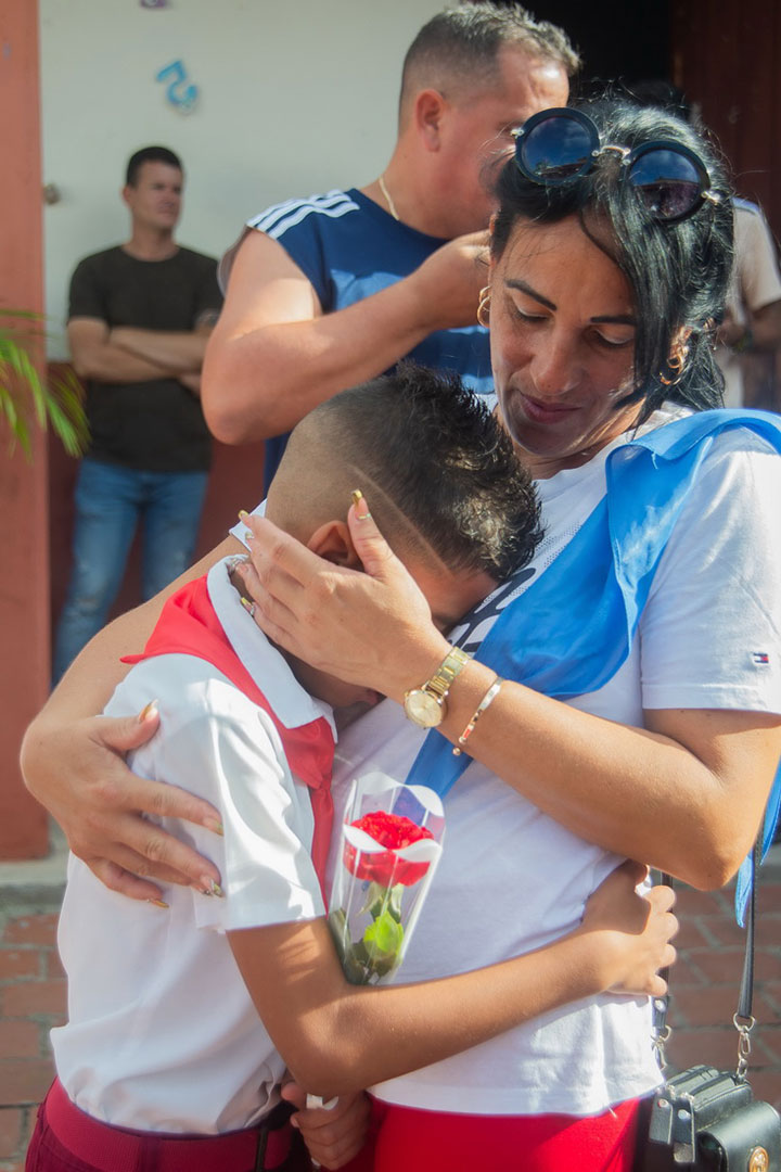 Emoción de un niño tras el cambio de atributo.