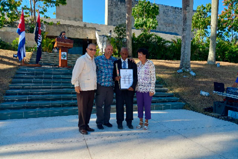 Francisco Beraldo Herrera Fernández, de Villa Clara, mereció el Premio Nacional a la Vida y la Obra en Ingeniería por la Sociedad de Ingeniería Mecánica, Eléctrica e Industrial.