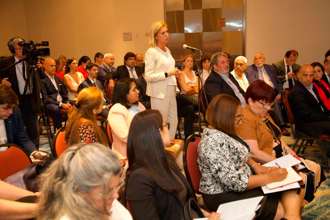 Empresarios argentinos sostienen encuentro con el presidente cubano, Miguel Díaz-Canel.