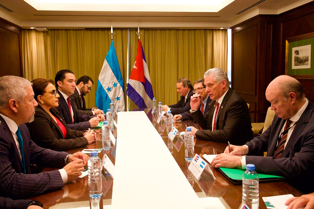 Encuentro de Miguel Díaz-Canel con al presidenta de Honduras, Xiomara Castro de Zelaya.