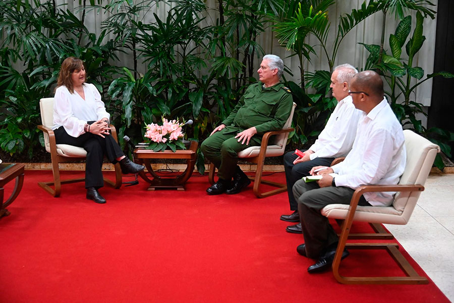 Miguel Díaz-Canel y Monica Valente.