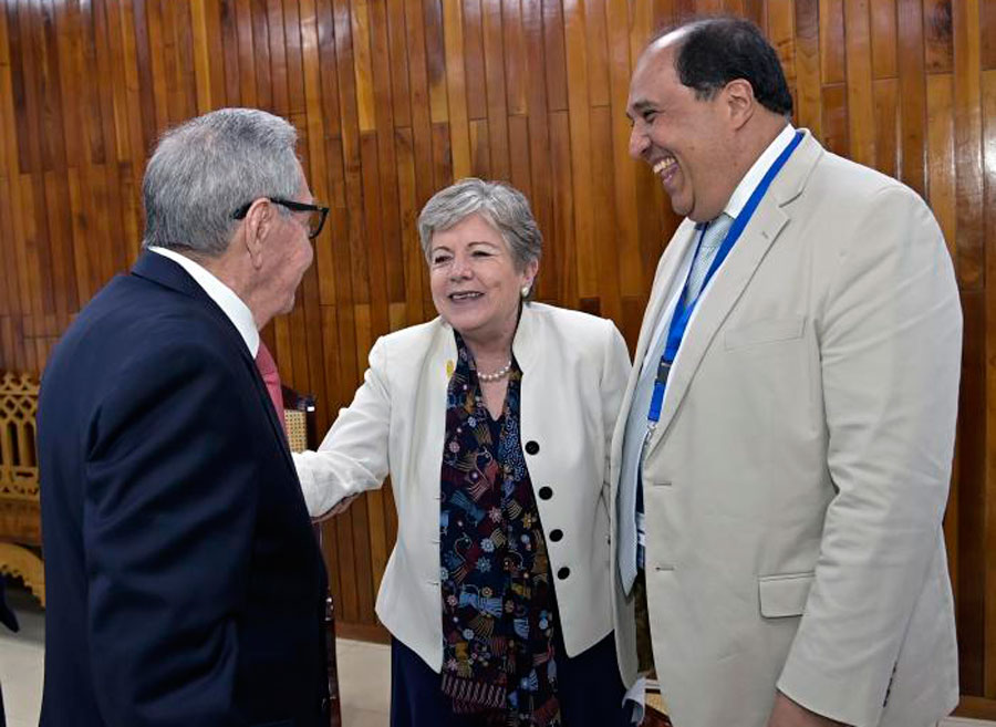 Raúl Castro Ruz recibe a la Excma. Sra. Alicia Bárcena Ibarra, secretaria de Relaciones Exteriores de los Estados Unidos Mexicanos.