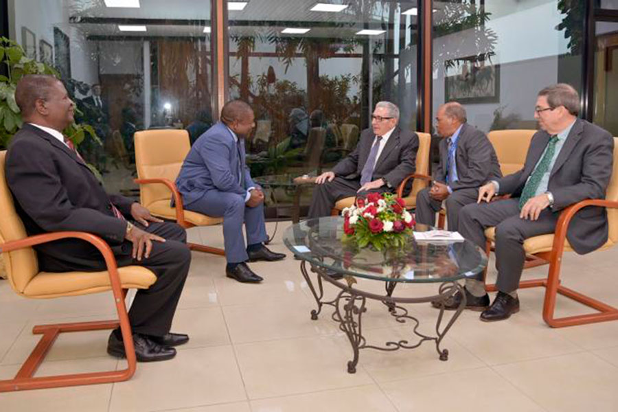Encuentro del General de Ejército Raúl Castro Ruz y el presidente de la República de Mozambique, Excmo. Sr. Filipe Jacinto Nyusi.