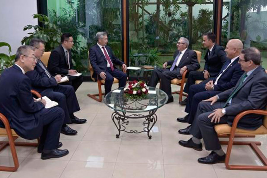 Encuentro de Raúl con miembro del Comité Permanente del Buró Político y Secretario de la Comisión Central de Control Disciplinario del Comité Central del Partido Comunista de China, compañero Li Xi.