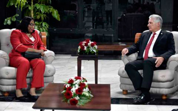 Encuentro entre el presidente cubano, Miguel Dí­az-Canel, y la Dra. Carissa Etienne, directora de la Organización Panamericana de la Salud (OPS).