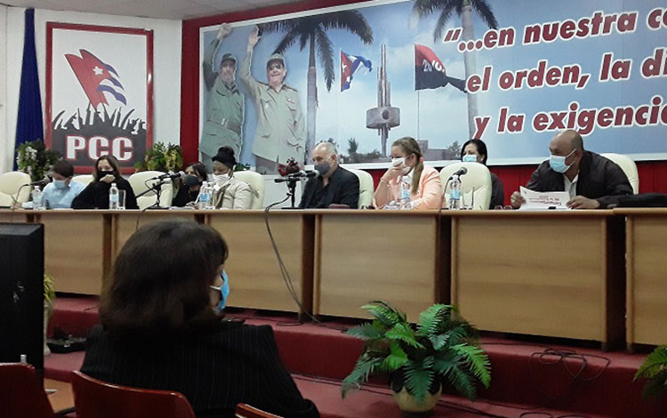 Presidencia del balance de la Unión de Periodistas de Cuba en Villa Clara.