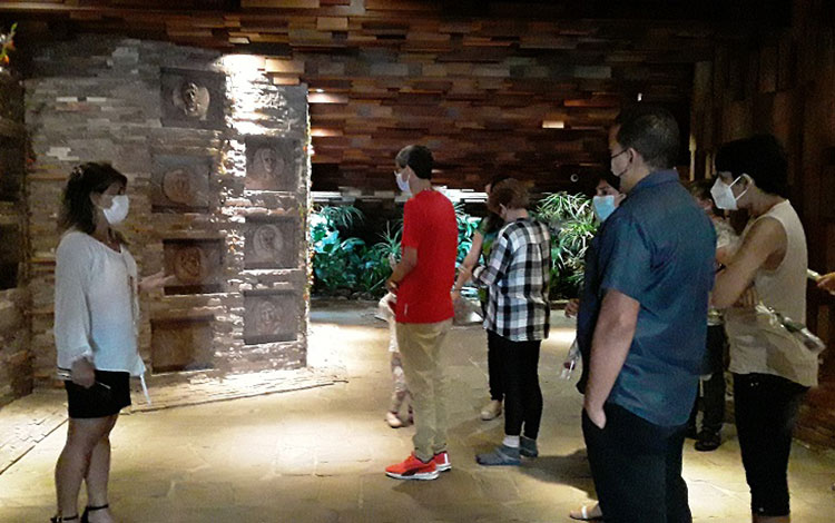 Periodistas villaclareños que laboran en medios nacionales rinden tributo al Comandante Ernesto Che Guevara en el Memorial de Santa Clara. Periodistas villaclareños que laboran en medios nacionales rinden tributo al Comandante Ernesto Che Guevara en el Memorial de Santa Clara.