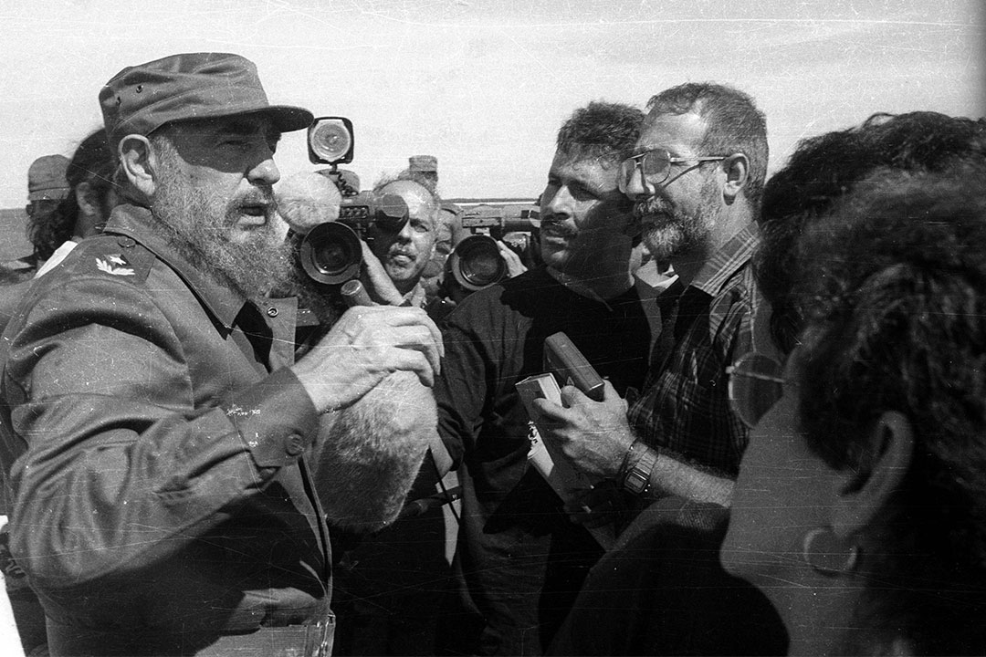 Fidel conversa con la prensa en el pedraplén de Caibarién a cayo Santa María.