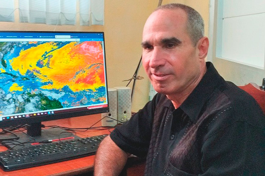 Amaury Machado, jefe del grupo de Pronósticos del CMP de Villa Clara.