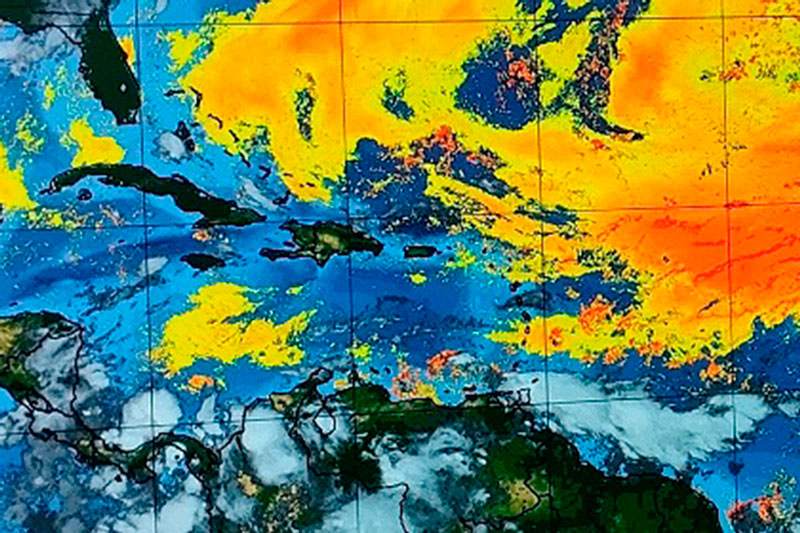 Mapa con avance del polvo del Sahara hacia el hemisferio occidental.