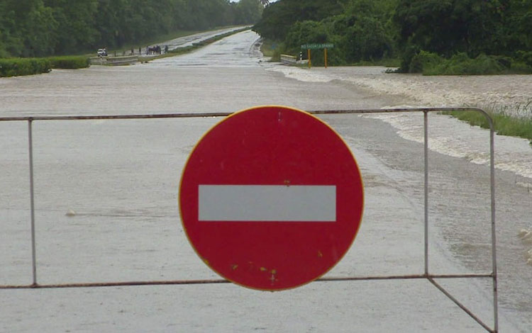 Tramo de la Autopista Nacional inundado durante la tormenta tropical Eta. Tramo de la Autopista Nacional inundado durante la tormenta tropical Eta.