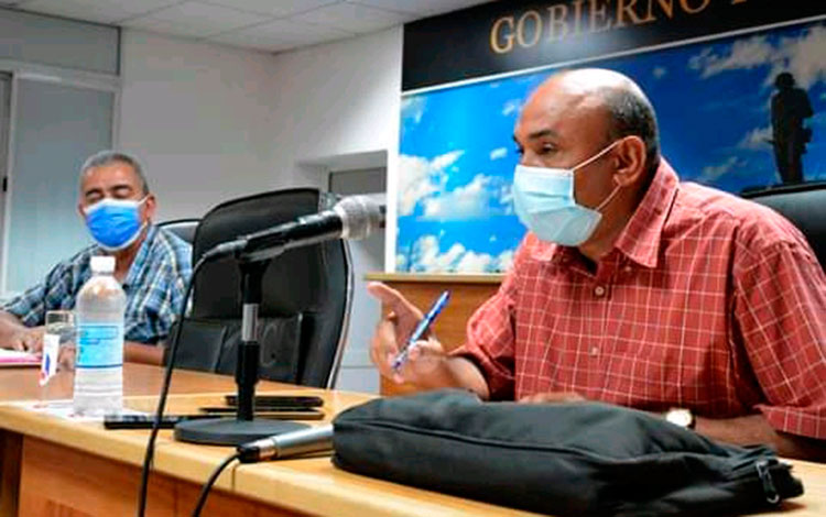 Gobernador de Villa Clara, Alberto López Díaz, en reunión para el enfrentamiento a la sequía. Gobernador de Villa Clara, Alberto López Díaz, en reunión para el enfrentamiento a la sequía.