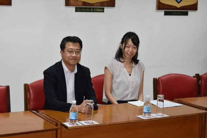 Embajador de Japón en Cuba, Excelentísimo Señor Kenji Hirata, y la Sra.Kozue Asai, coordinadora de Asistencia Financiera No Reembolsable para proyectos comunitarios de seguridad humana. Embajador de Japón en Cuba, Excelentísimo Señor Kenji Hirata, y la Sra.Kozue Asai, coordinadora de Asistencia Financiera No Reembolsable para proyectos comunitarios de seguridad humana.