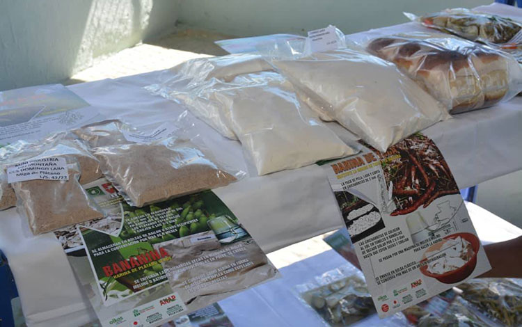 Parte de los productos elaborados por la minindustria en la cooperativa Domingo Lara, de Manicaragua. Parte de los productos elaborados por la minindustria en la cooperativa Domingo Lara, de Manicaragua.