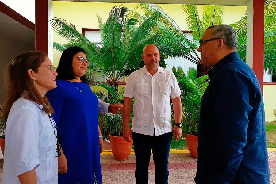 Embajador de Venezuela en Cuba es recibido en la sede del Gobierno Provincial.