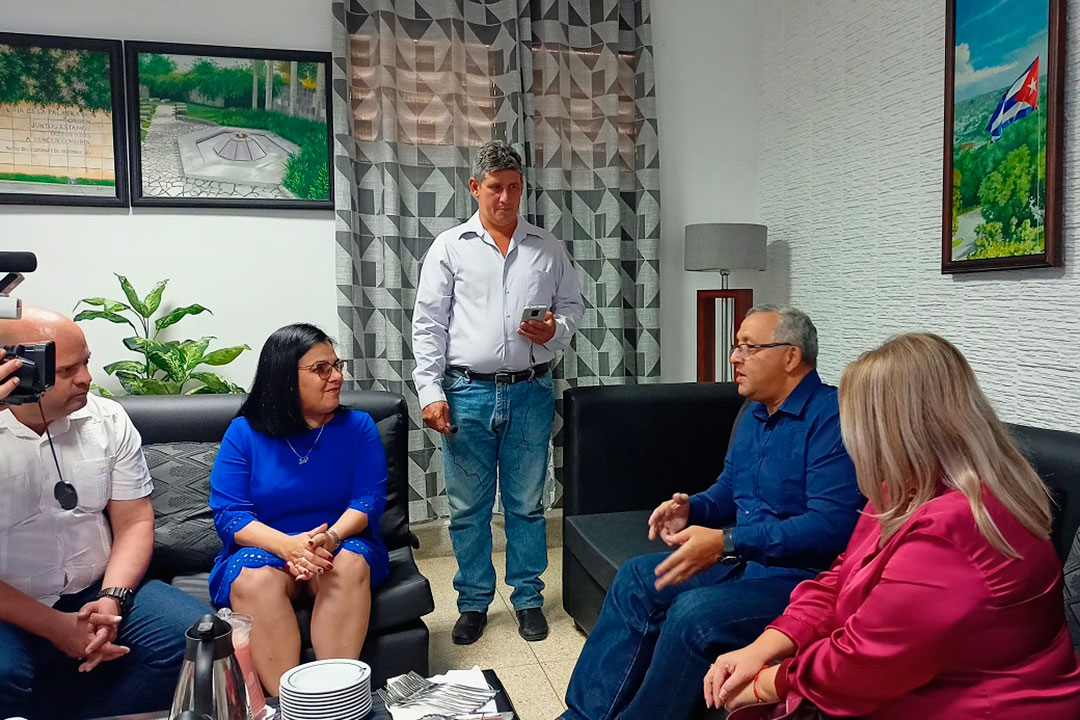 Embajador de Venezuela en Cuba sostiene encuentro con principales autoridades de la provincia de Villa Clara.